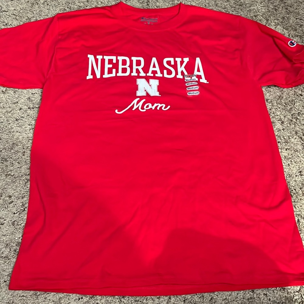 Champion Rally House NEBRASKA MOM graphic Tee NWT Medium